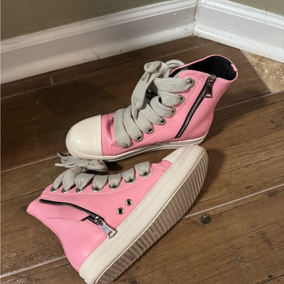 Pink High-Top Sneakers with Chunky Laces (Size 39 / US 8) - Picture 2 of 7